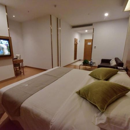 Greentree Inn Huanggang Qichun County Ouyada Square Express Hotel Экстерьер фото
