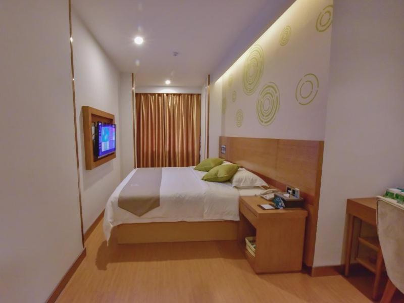 Greentree Inn Huanggang Qichun County Ouyada Square Express Hotel Экстерьер фото